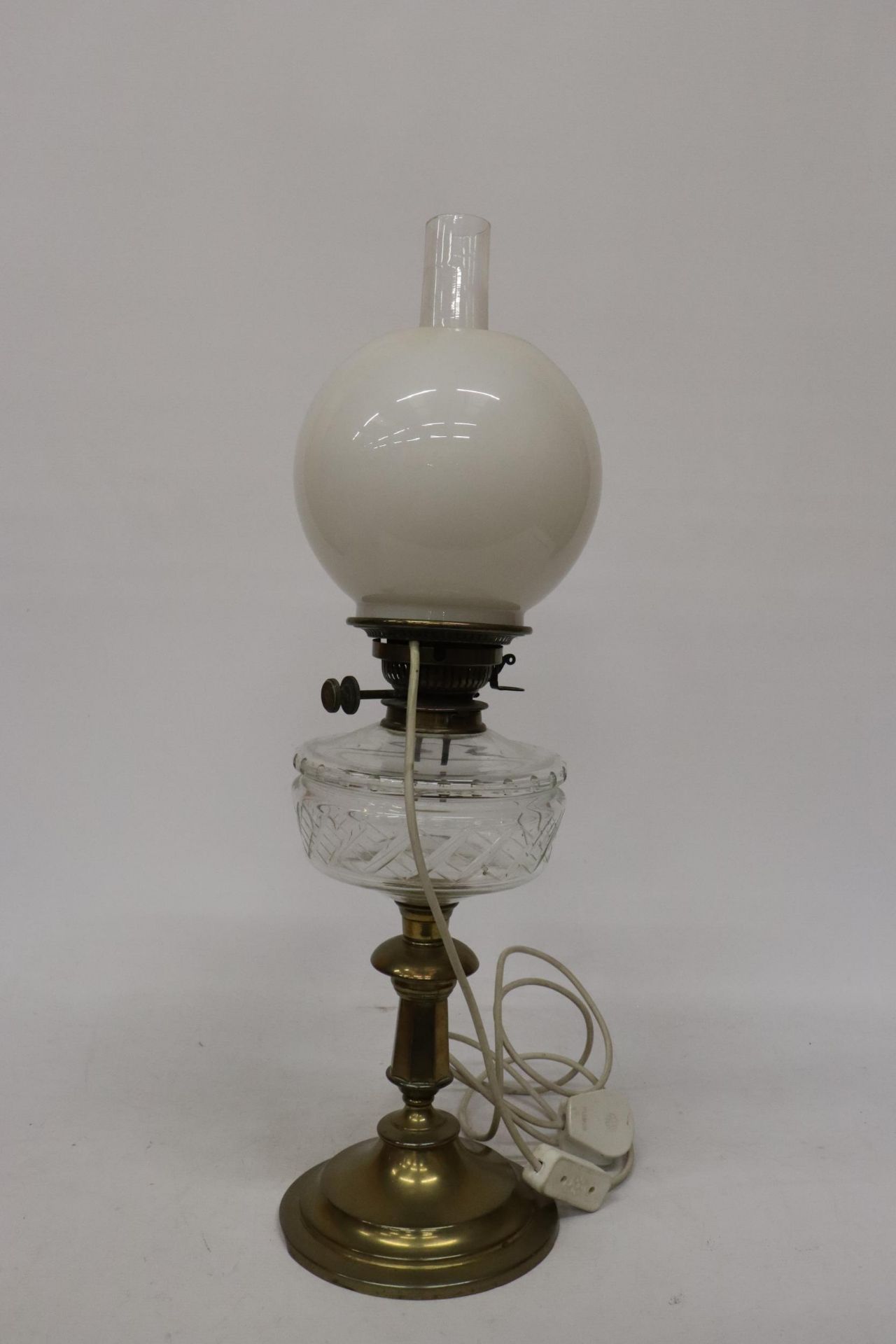 A 19TH CENTURY OIL LAMP CONVERTED TO ELECTRIC WITH A BRASS BASE, CLEAR CUT GLASS RESERVOIR, MILK - Image 3 of 8