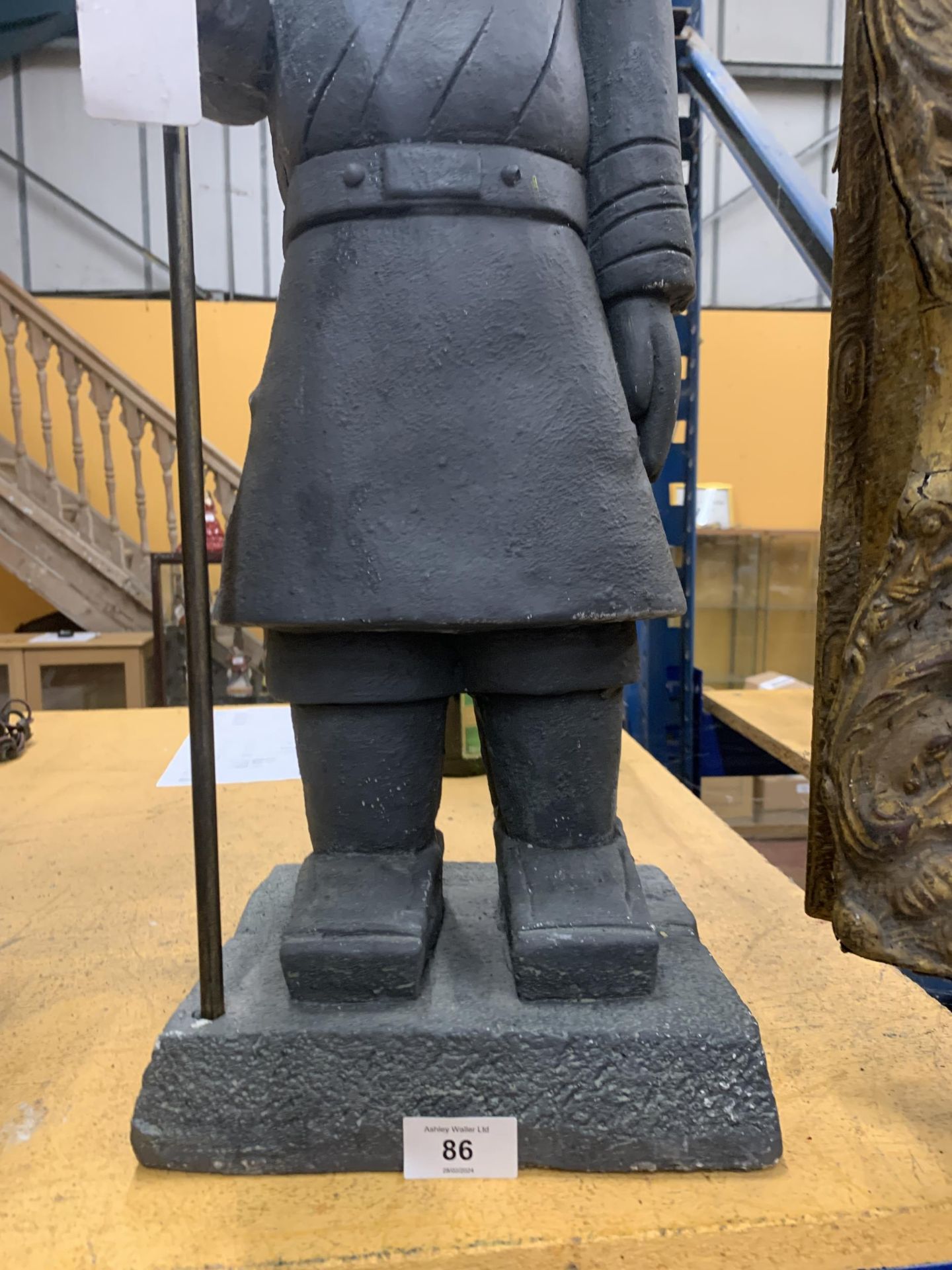 A MODEL OF A SAMURI WARRIOR APPROXIMATELY 70CM TALL - Image 3 of 5