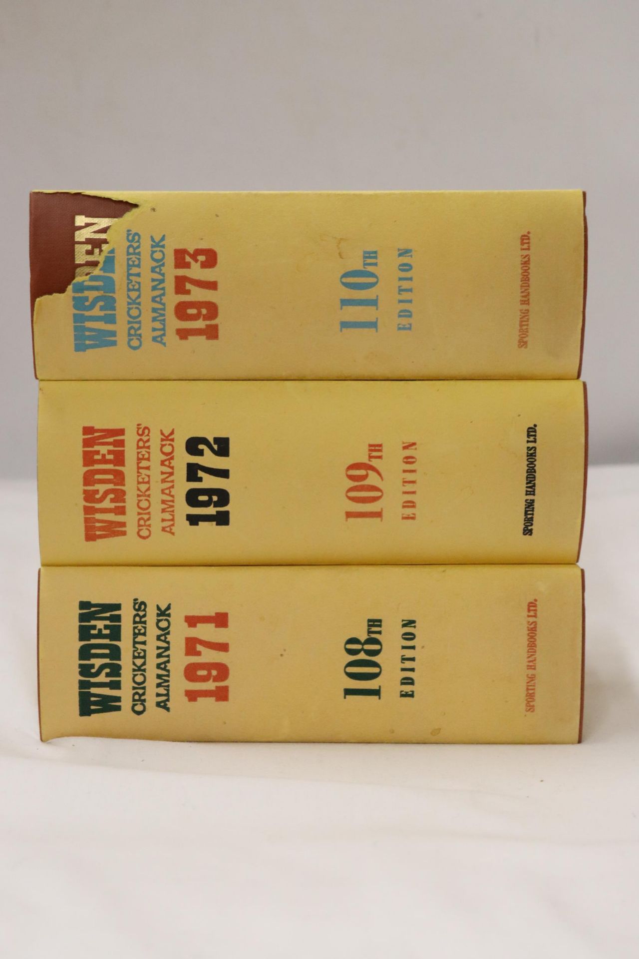 THREE HARDBACK COPIES OF WISDEN'S CRICKETER'S ALMANACKS, 1971. 1972 AND 1973. THESE COPIES ARE IN - Image 2 of 3