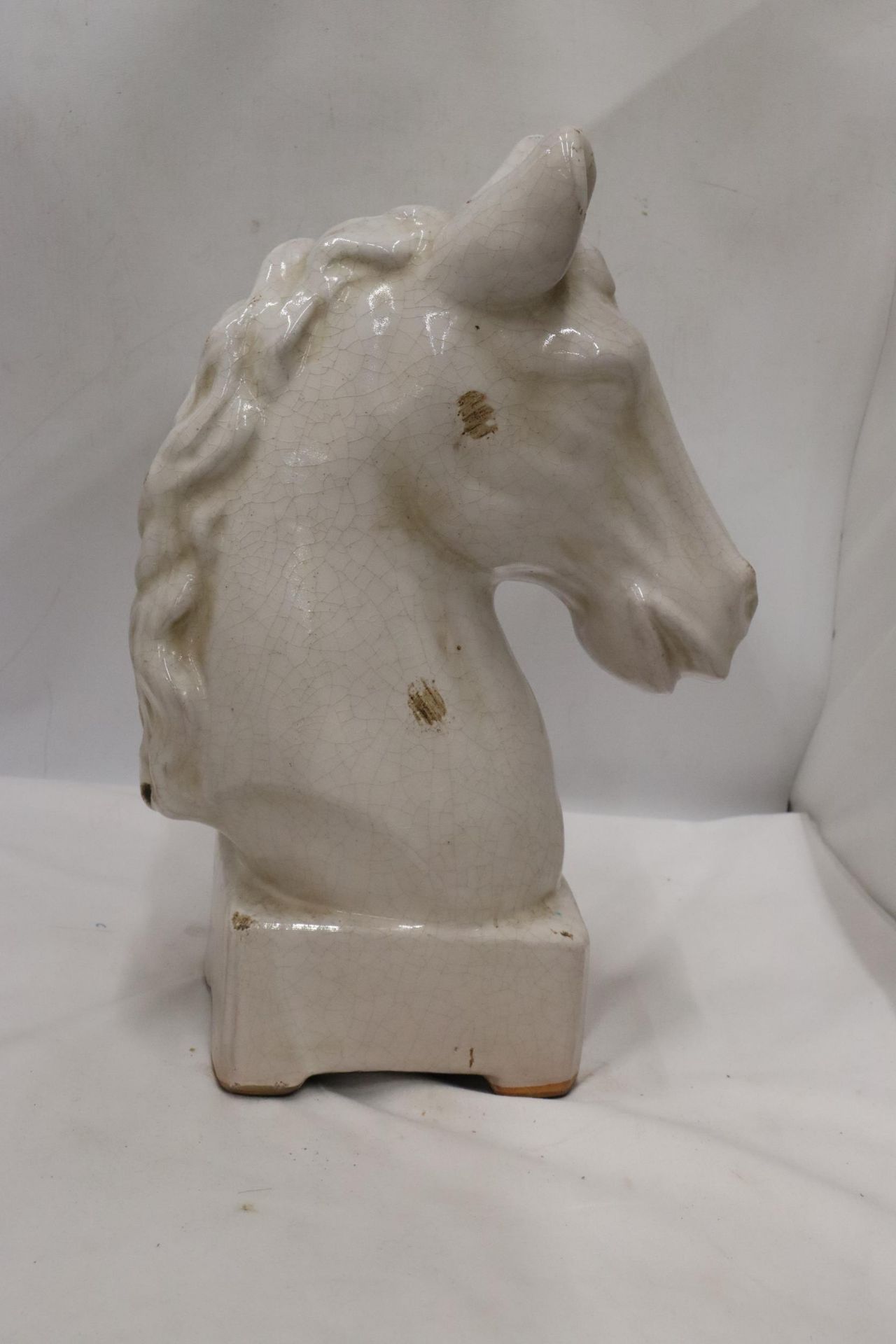 A HEAVY VICTORIAN, HORSE'S HEAD ON A PEDESTAL, HEIGHT 46CM - Image 4 of 5