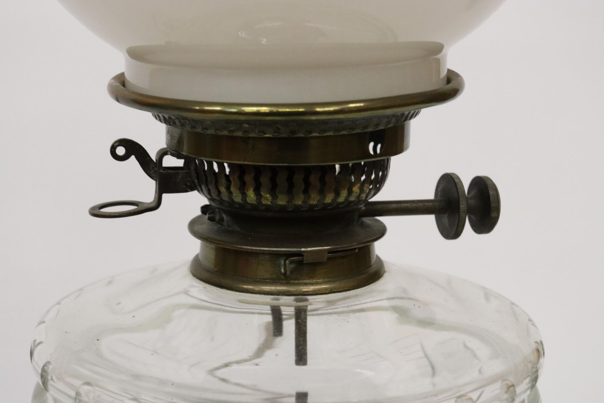 A 19TH CENTURY OIL LAMP CONVERTED TO ELECTRIC WITH A BRASS BASE, CLEAR CUT GLASS RESERVOIR, MILK - Image 6 of 8