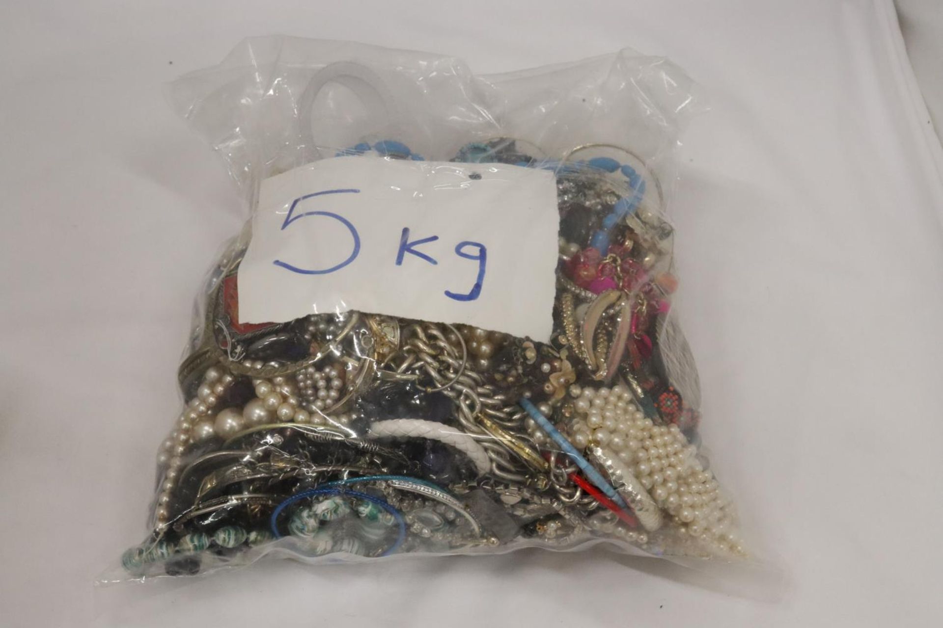 A LARGE QUANTITY OF COSTUME JEWELLERY - 5 KG IN TOTAL