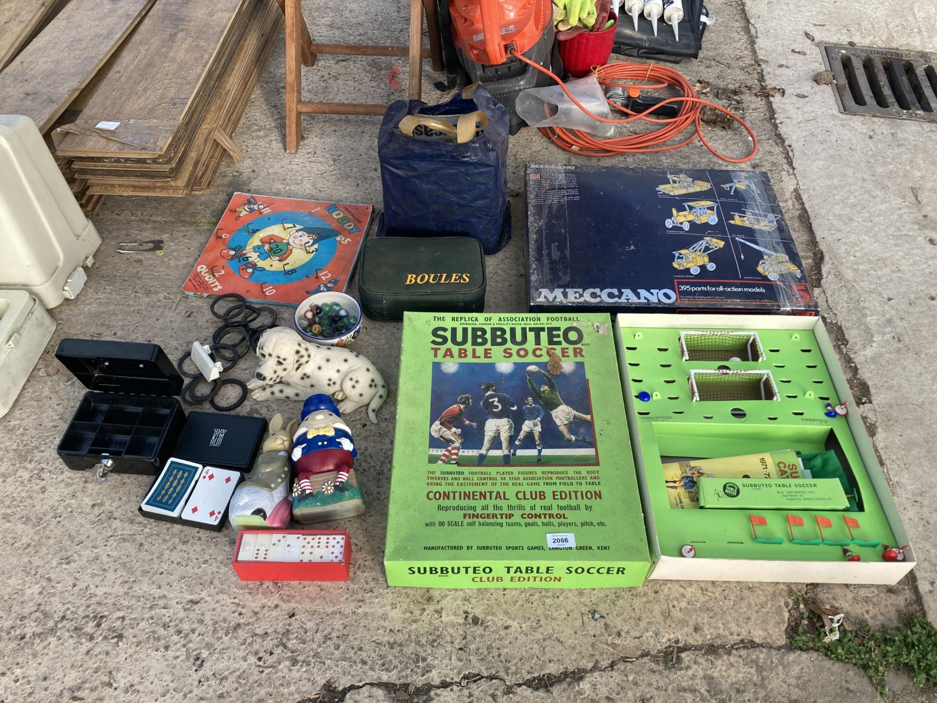 AN ASSORTMENT OF ITEMS TO INCLUDE SUBBUTEO, MECCANO AND BOULES ETC
