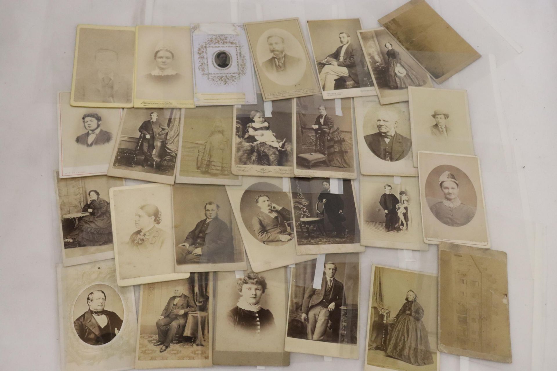 A QUANTITY OF CARTE DE VISTE CALLING CARDS