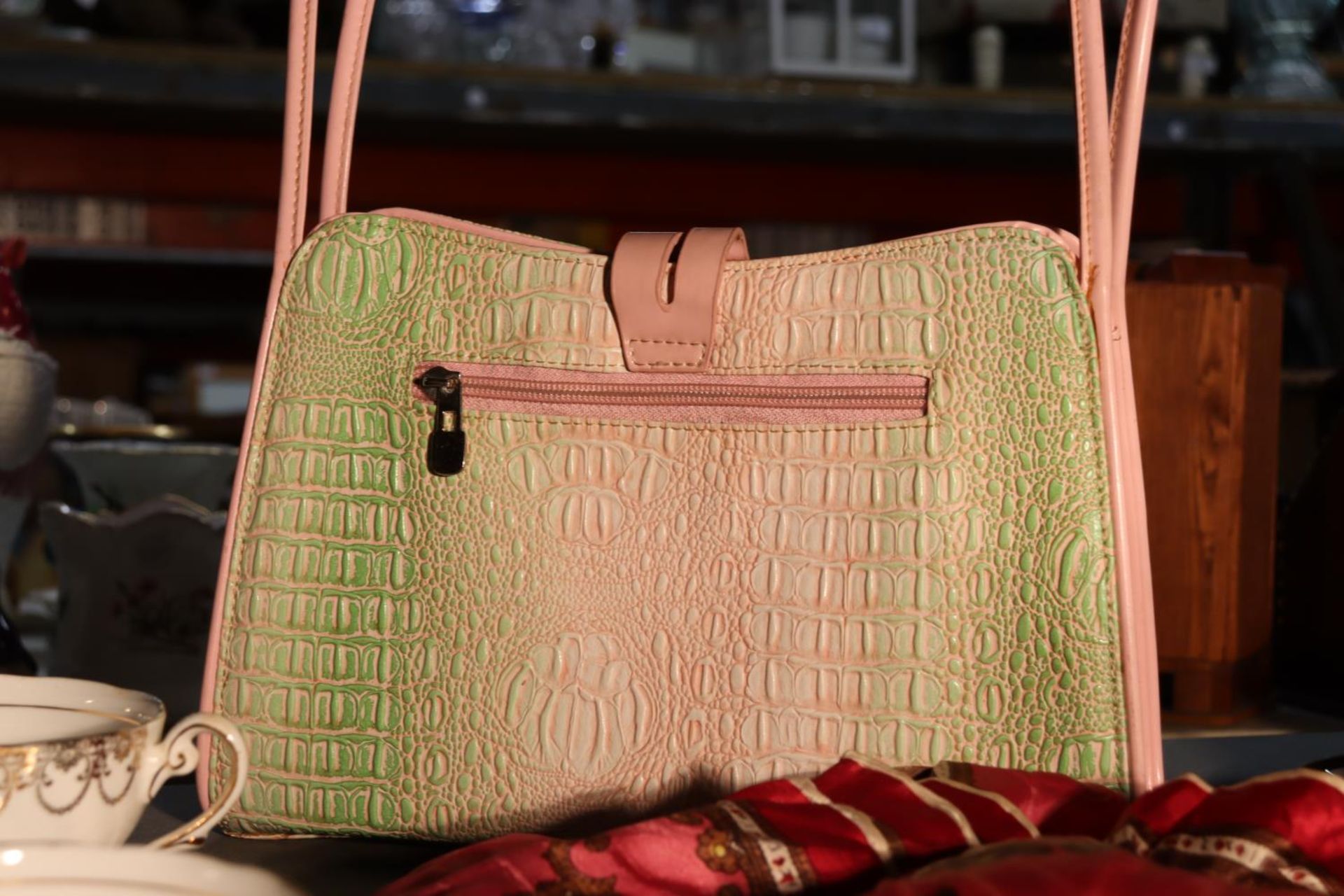 A VINTAGE LADIES HANDBAG, SCARF, ELEPHANT WALLET, TEA CARDS AND A FRAMED SHELL PICTURE - Image 6 of 6