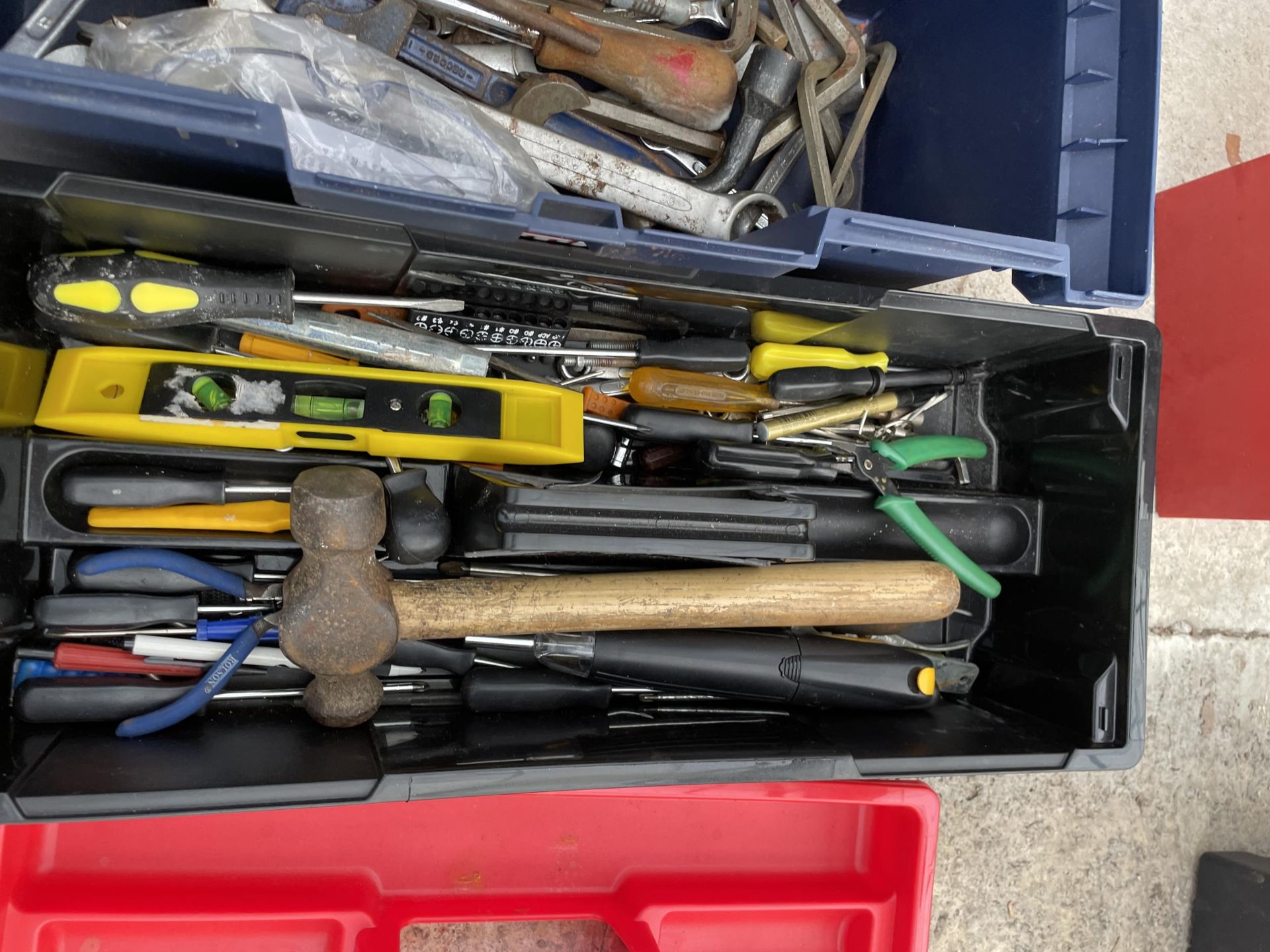 TWO PLASTIC TOOL BOXES WITH AN ASSORTMENT OF TOOLS TO INCLUDE SPANNERS, SCREW DRIVERS AND STILSENS - Image 3 of 3