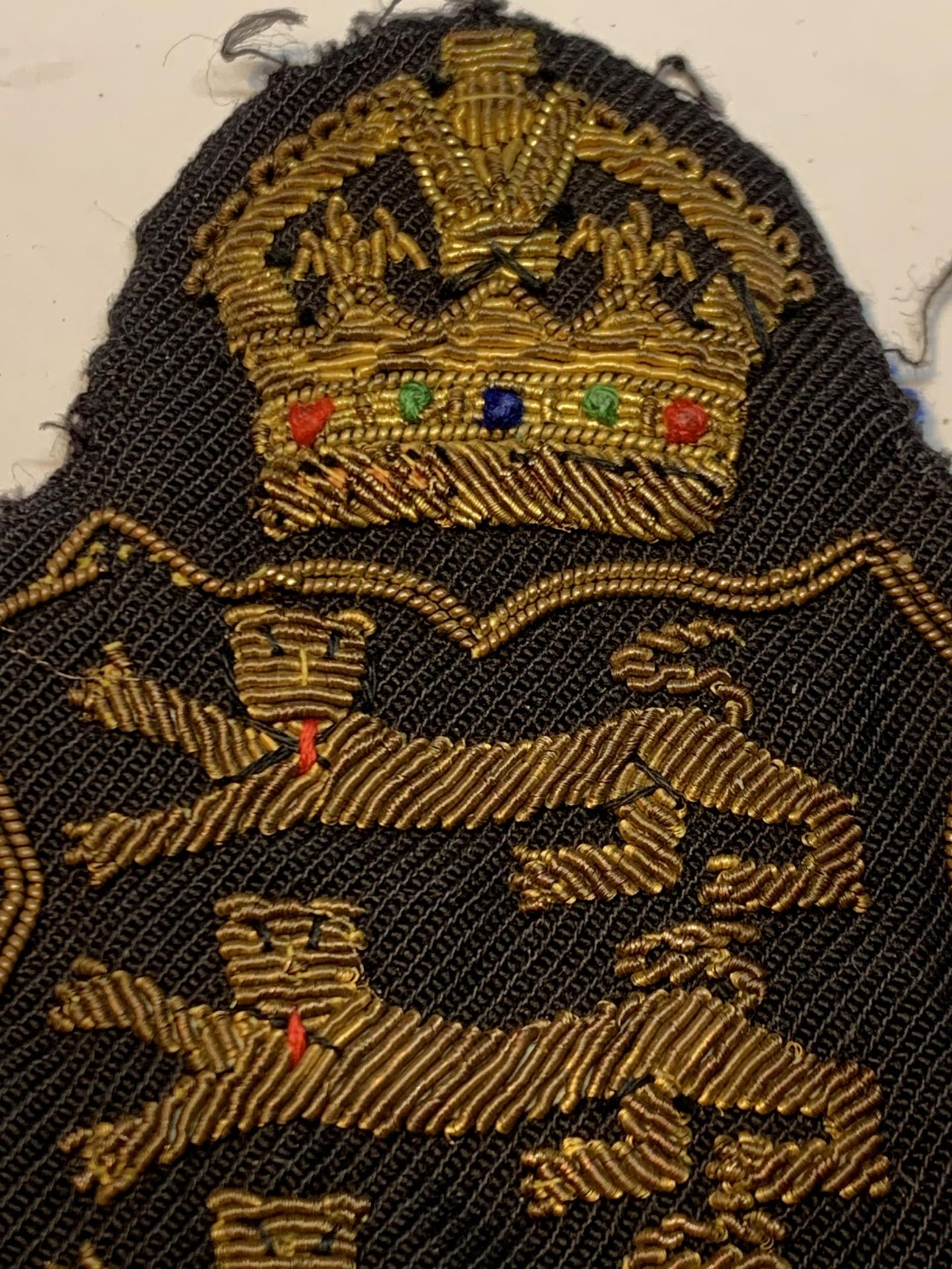 A THREE LIONS BEADED CLOTH BADGE - Image 3 of 3