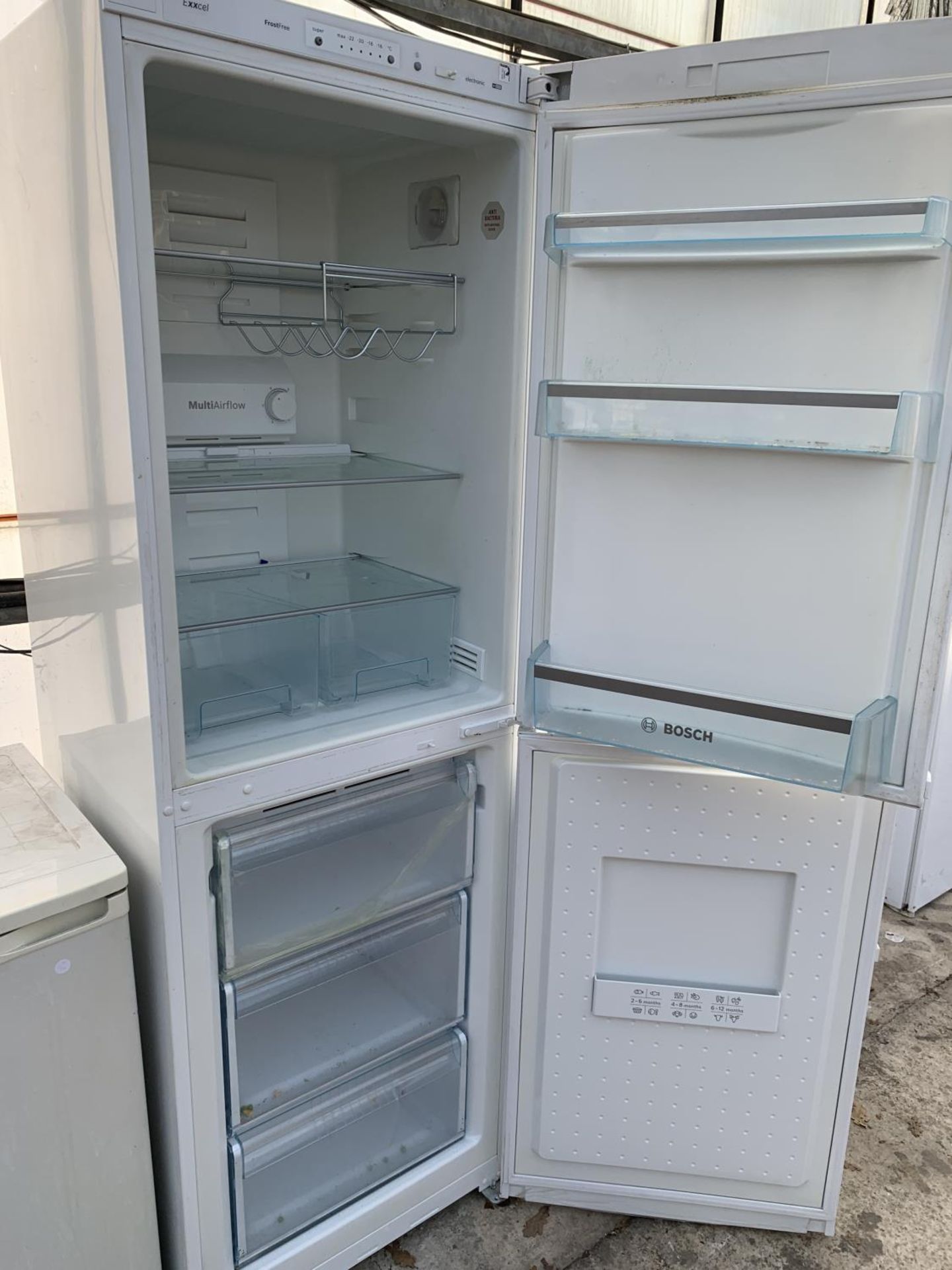 A TALL WHITE BOSCH UPRIGHT FRIDGE FREEZER - Image 2 of 2