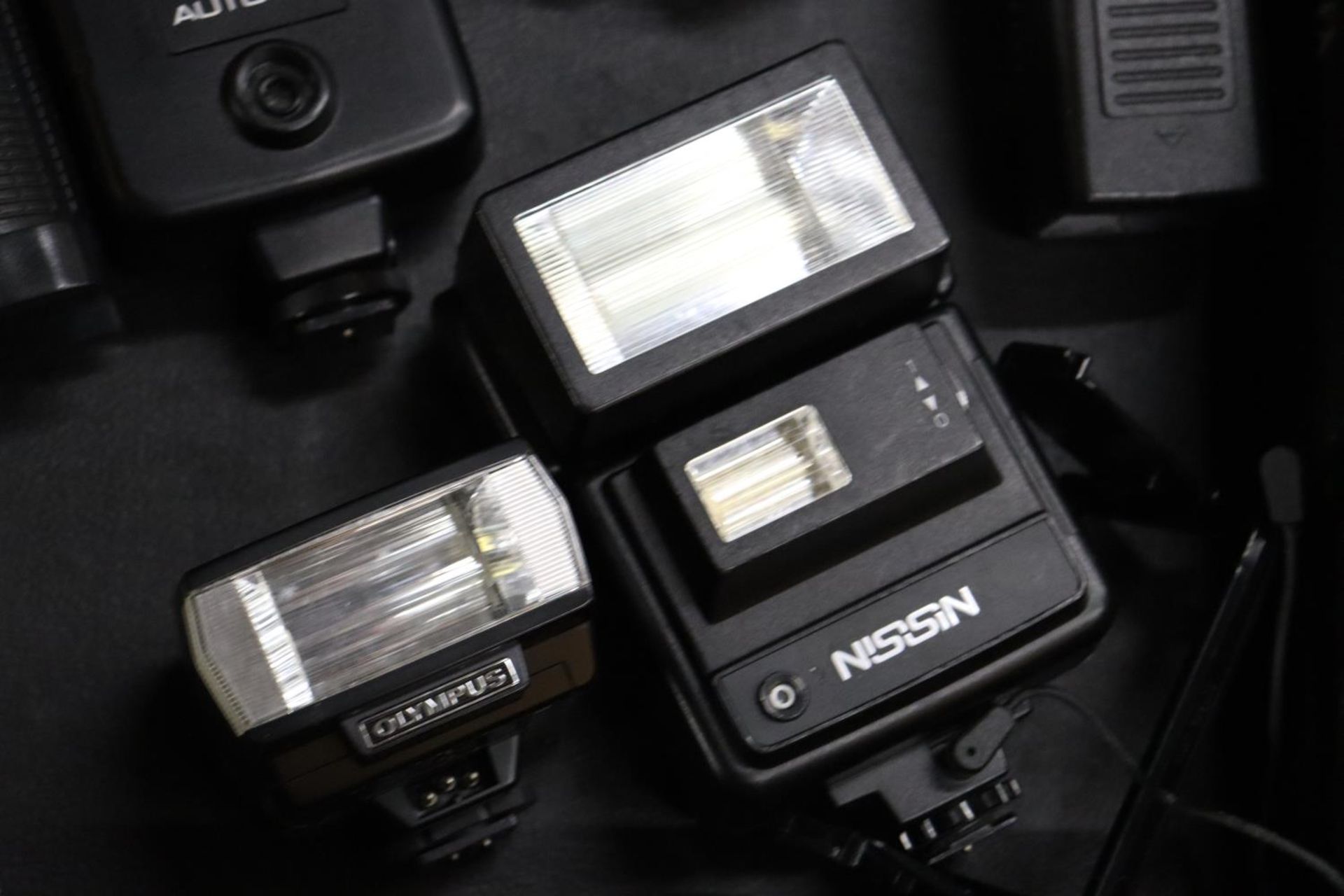 A QUANTITY OF VINTAGE FLASH'S TO INCLUDE VIVITARM283 AUTO THYRISTOR, MINOLTA AUTO 32, VIVITAR 2500 - Image 5 of 8