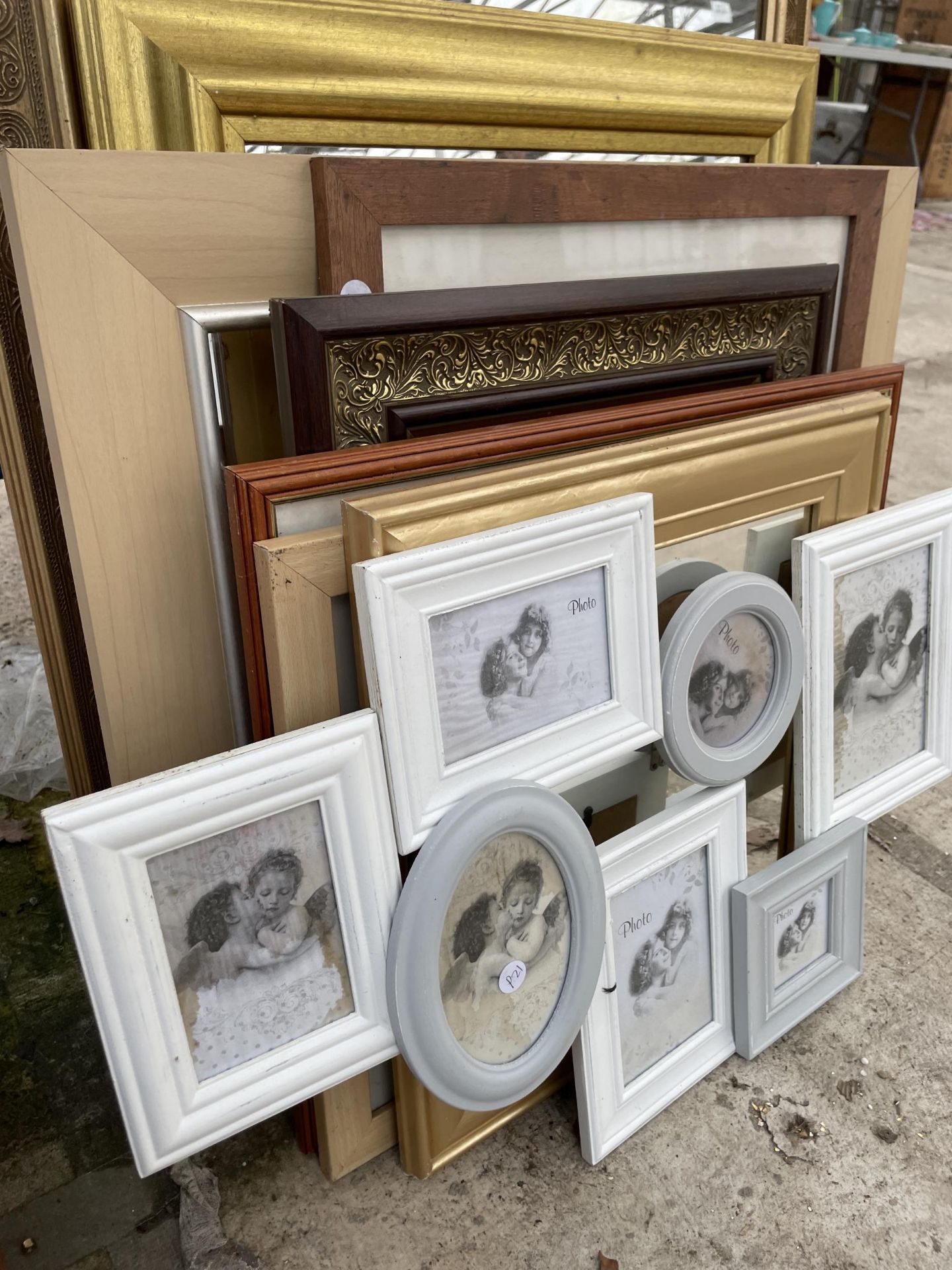 AN ASSORTMENT OF FRAMED MIRRORS AND PRINTS ETC - Image 2 of 3