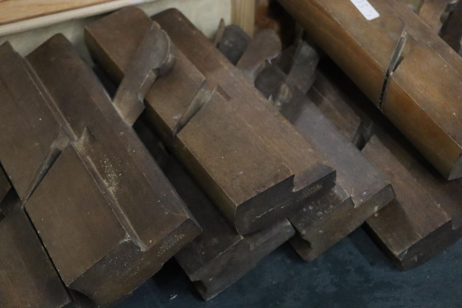 A QUANTITY OF WOODEN PLANES - Image 4 of 7