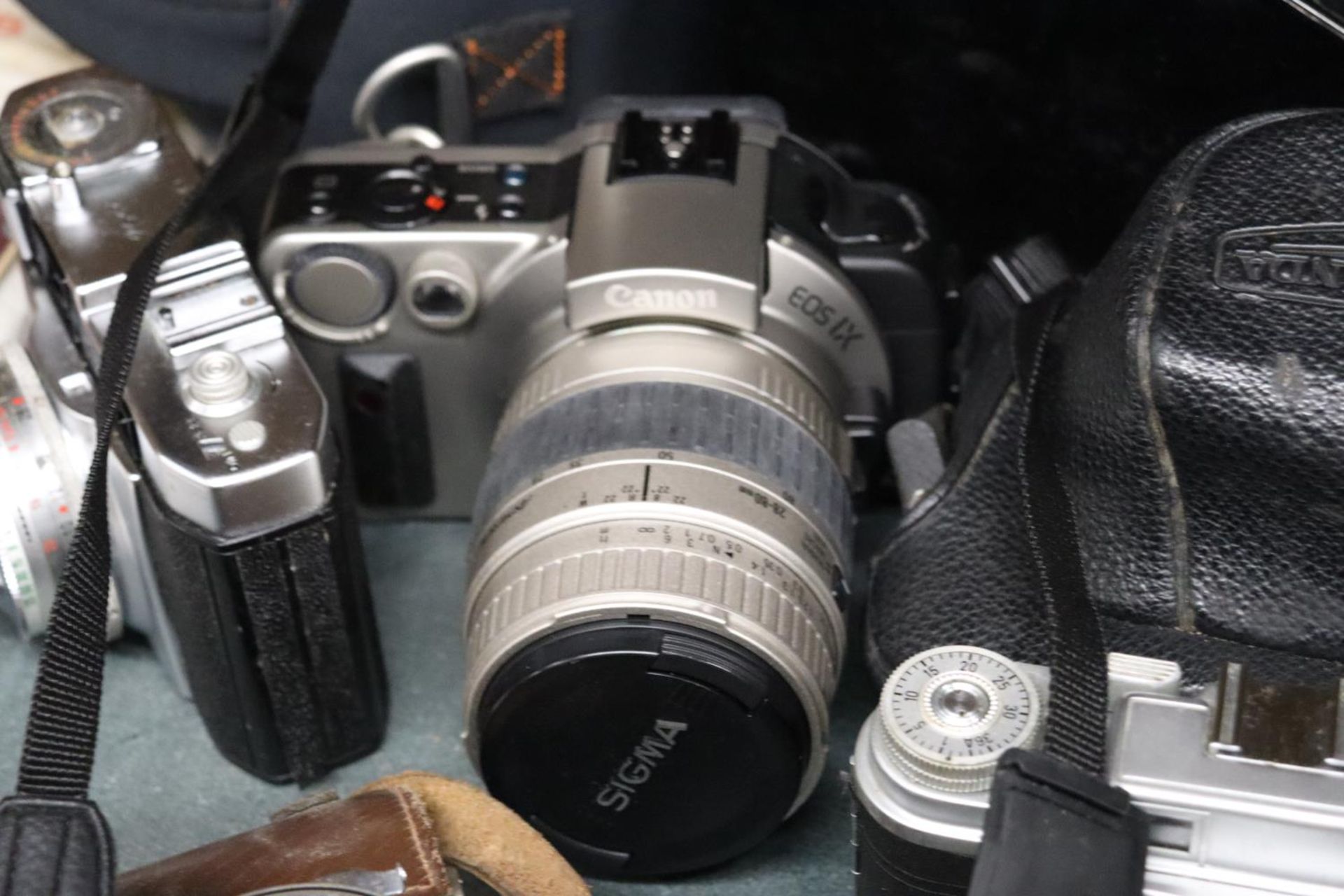 A COLLECTION OF CAMERAS TO INCLUDE A CANON EOS 1X, KODAK 35, A SUPER-FRANKARETTE, FLOCA RAPID II - Image 5 of 6