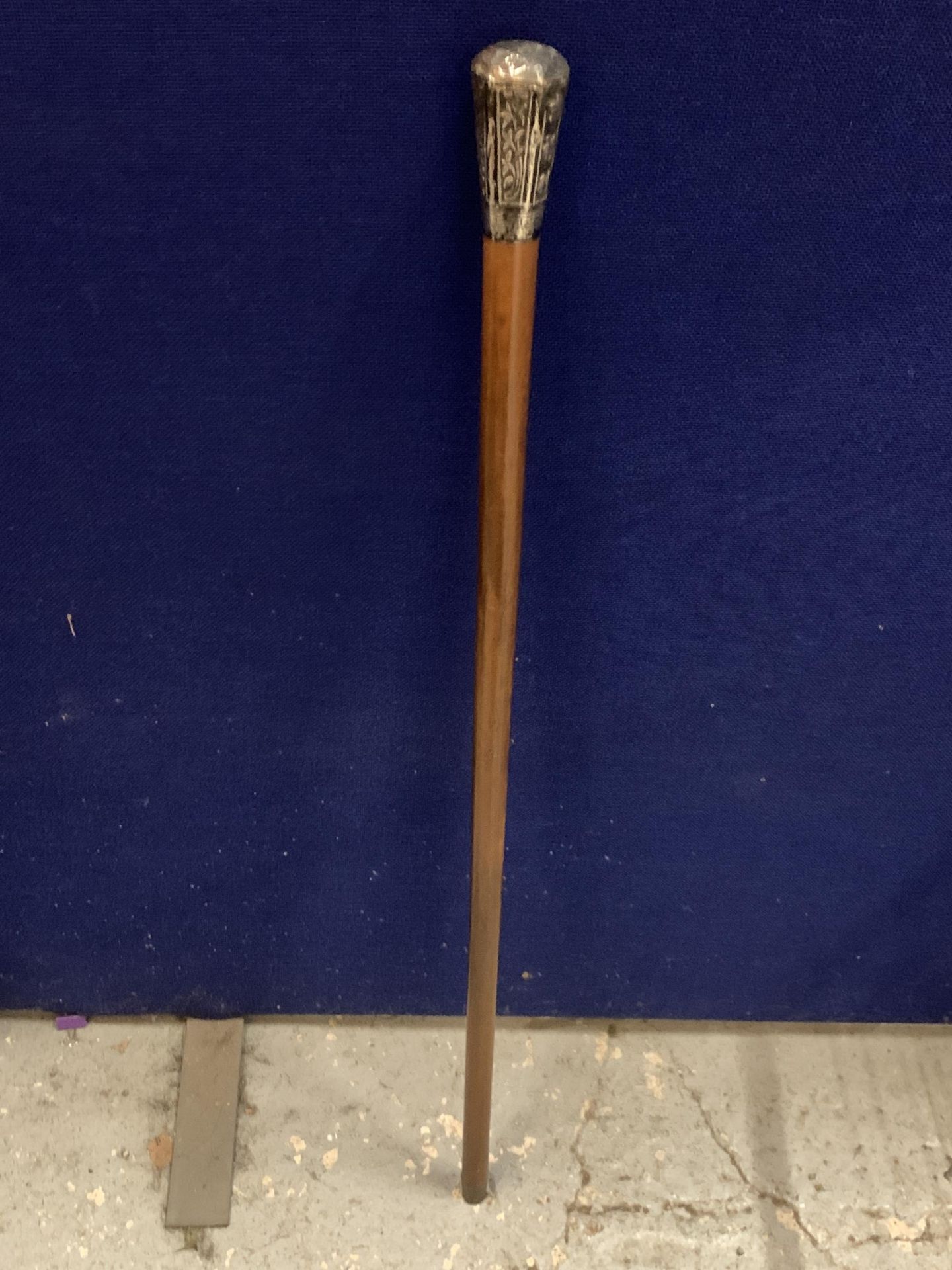 A WALKING STICK WITH A POSSIBLY CONTINENTAL SILVER ORNATE TOP