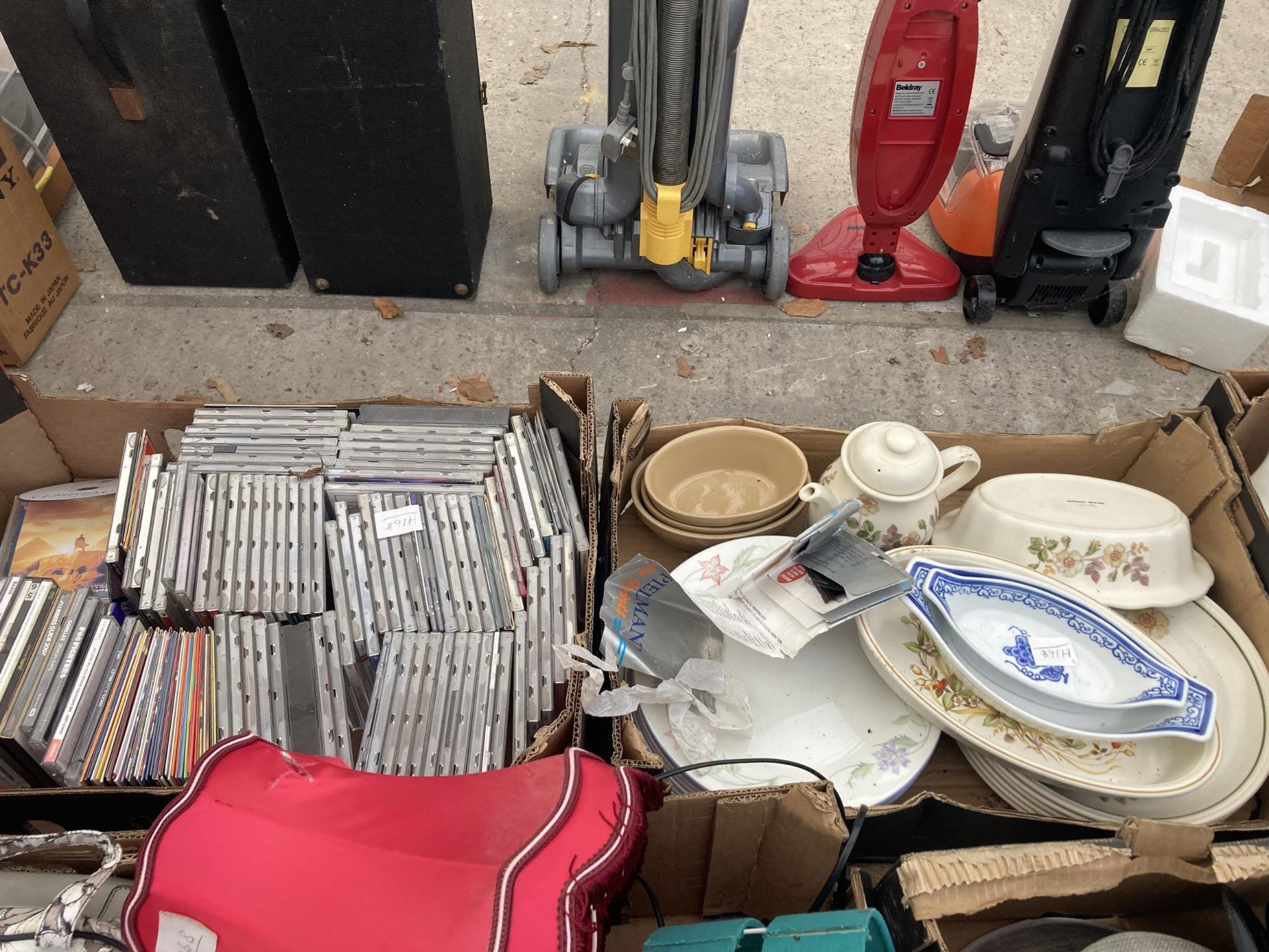 AN ASSORTMENT OF HOUSEHOLD CLEARANCE ITEMS - Image 3 of 3