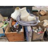 AN ASSORTMENT OF HOUSEHOLD CLEARANCE ITEMS