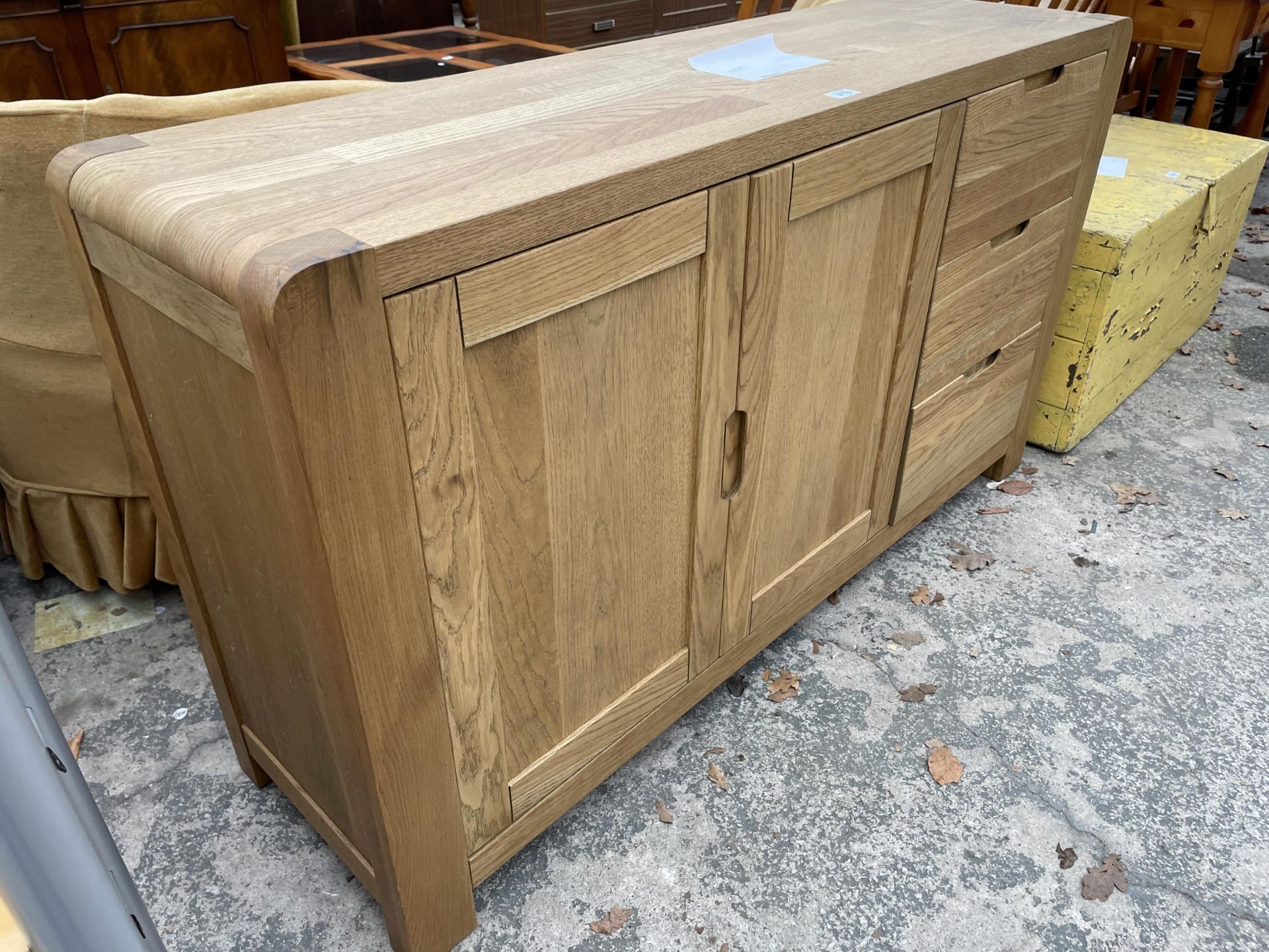 A GOLBAL HOME OAK SIDEBOARD WITH ROUNDED CORNERS ENCLOSING THREE DRAWERS AND TWO CUPBOARDS 55" WIDE - Image 2 of 4