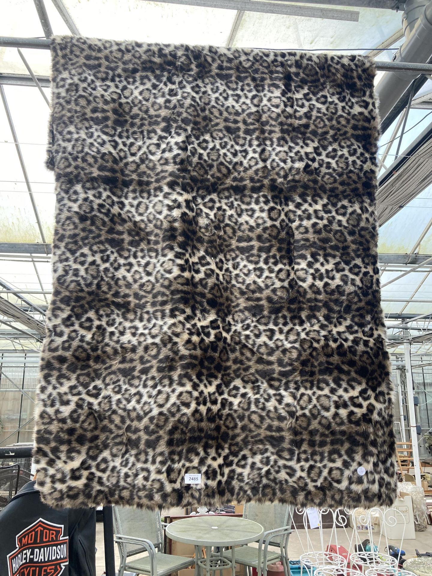 A MODERN GREY SHAGGY LEOPARD PRINT RUG