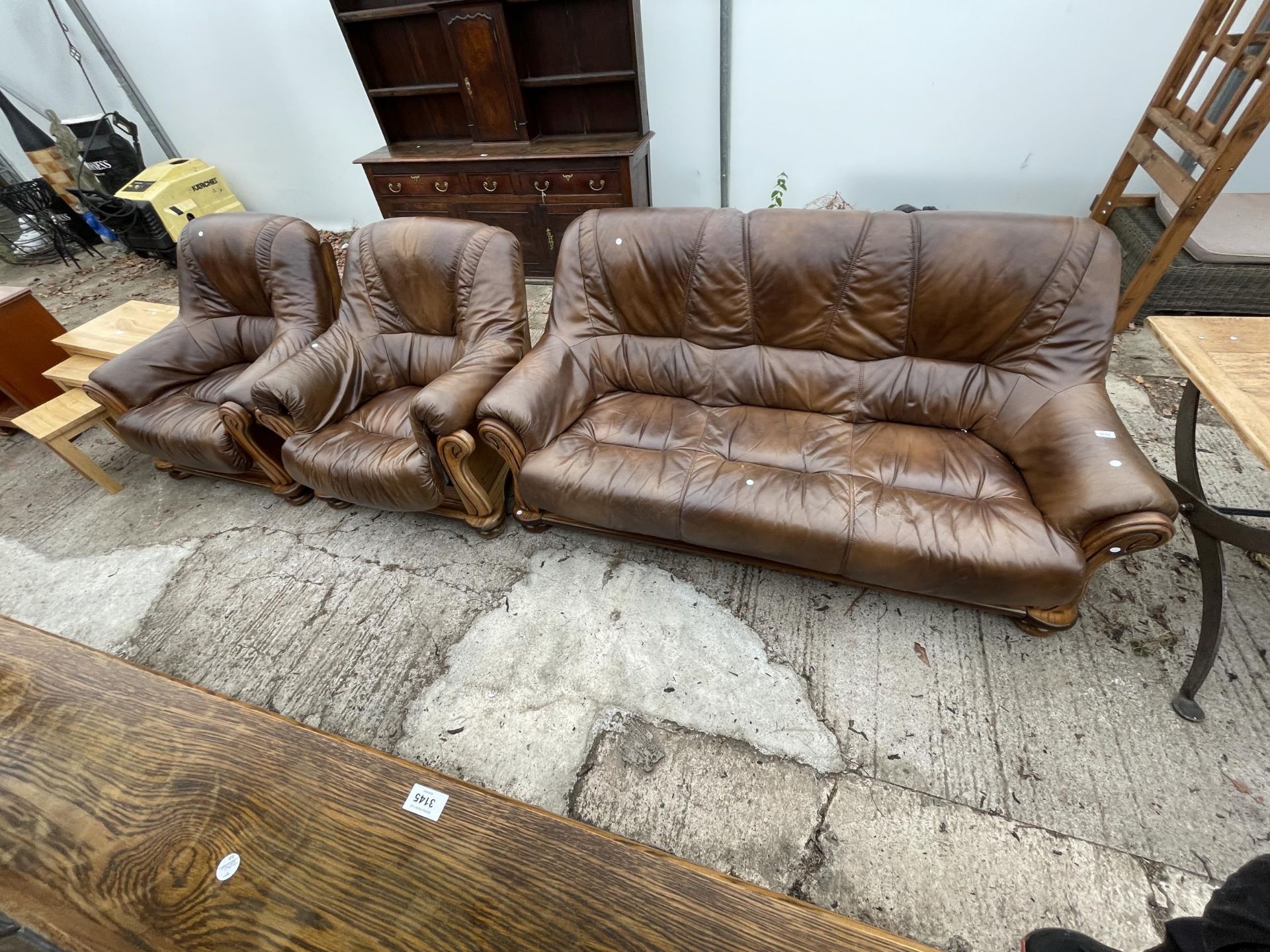 A MODERN RECOR LEATHER THREE PIECE SUITE