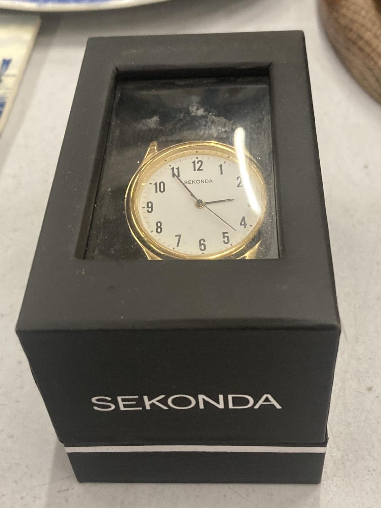 A MANS SEKONDA WRISTWATCH, BOXED, WORKING AT TIME OF CATALOGUING, NO WARRANTY GIVEN - Image 3 of 3