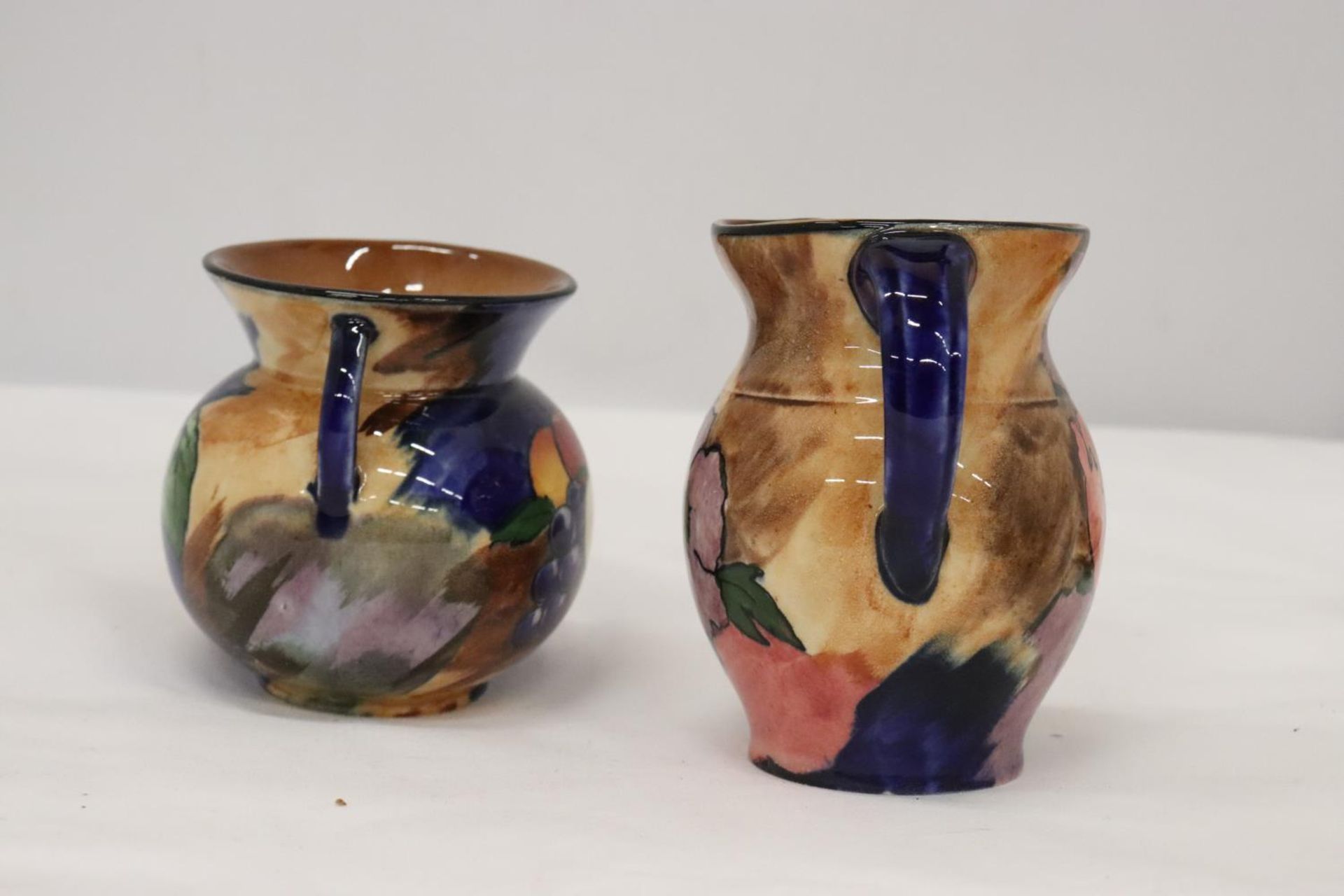 FOUR PIECES OF H & K TUNSTALL POTTERY, TO INCLUDE A BOWL, PLATE, JUG AND BOWL - Image 5 of 7