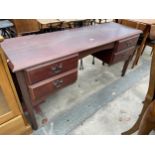 A MODERN MAHOGANY EFFECT DRESSING TABLE