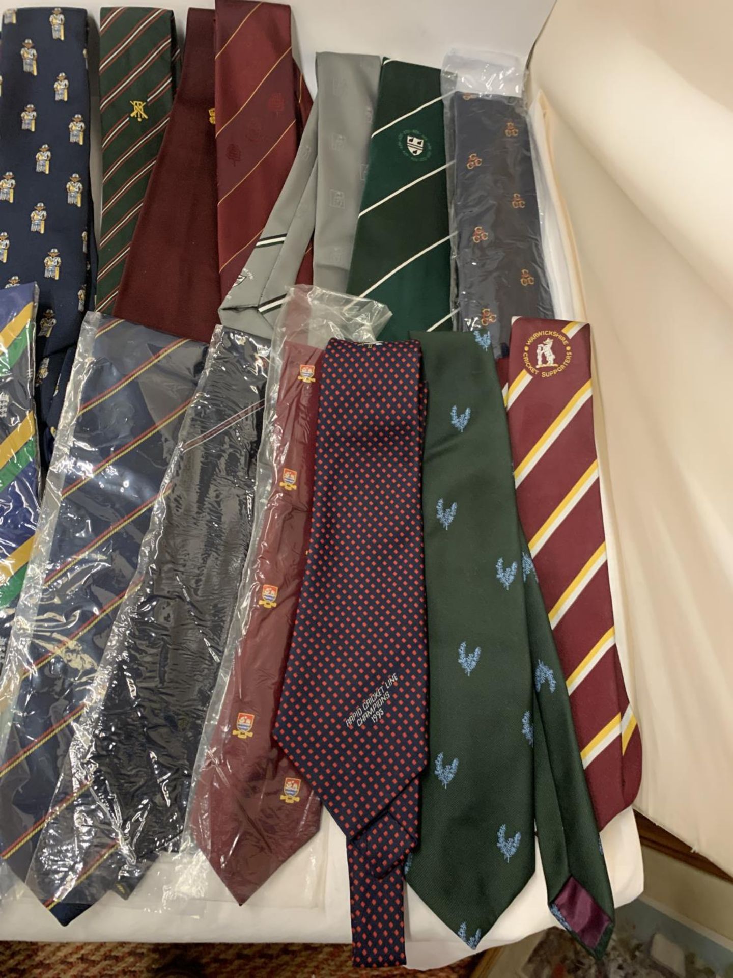 A COLLECTION OF COUNTY CRICKET TIES, SOME VINTAGE - APPROX 20 IN TOTAL - Image 4 of 4