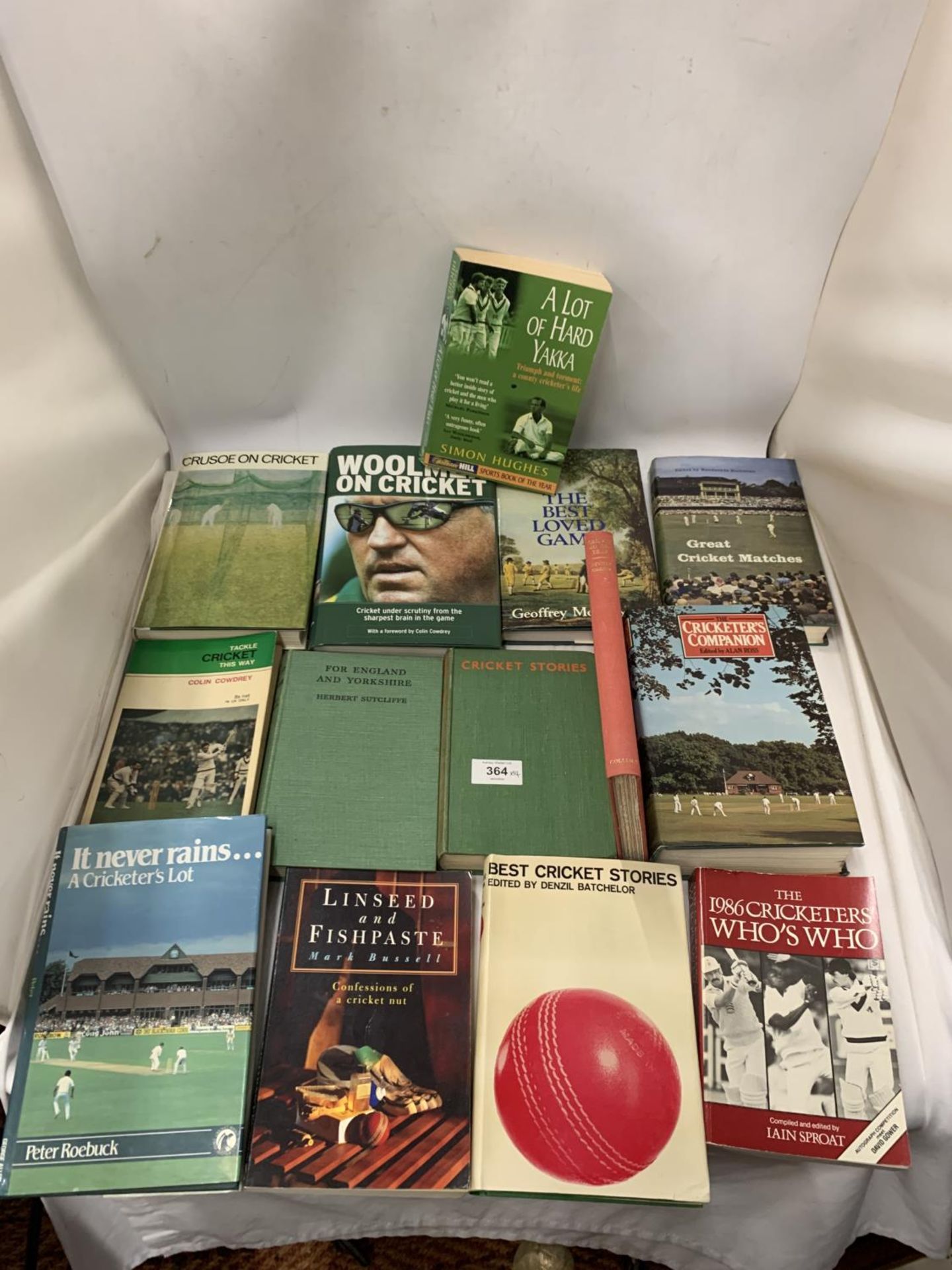 A QUANTITY OF CRICKET BOOKS TO INCLUDE WOOLMER ON CRICKET, THE CRICKETER'S WHO'S WHO, GREAT