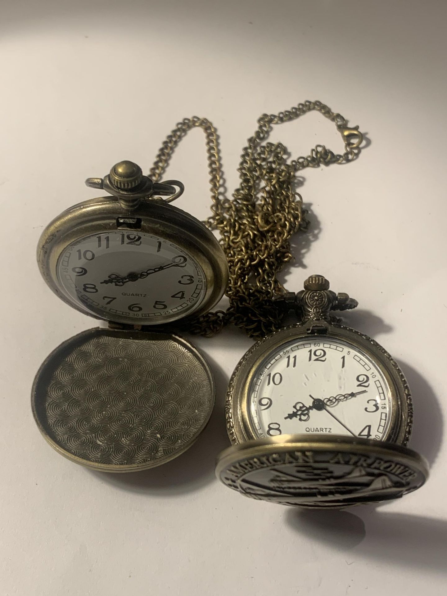 TWO POCKET WATCHES WITH IMAGES OF USA BOMBER AND A COAT OF ARMS - Bild 5 aus 5