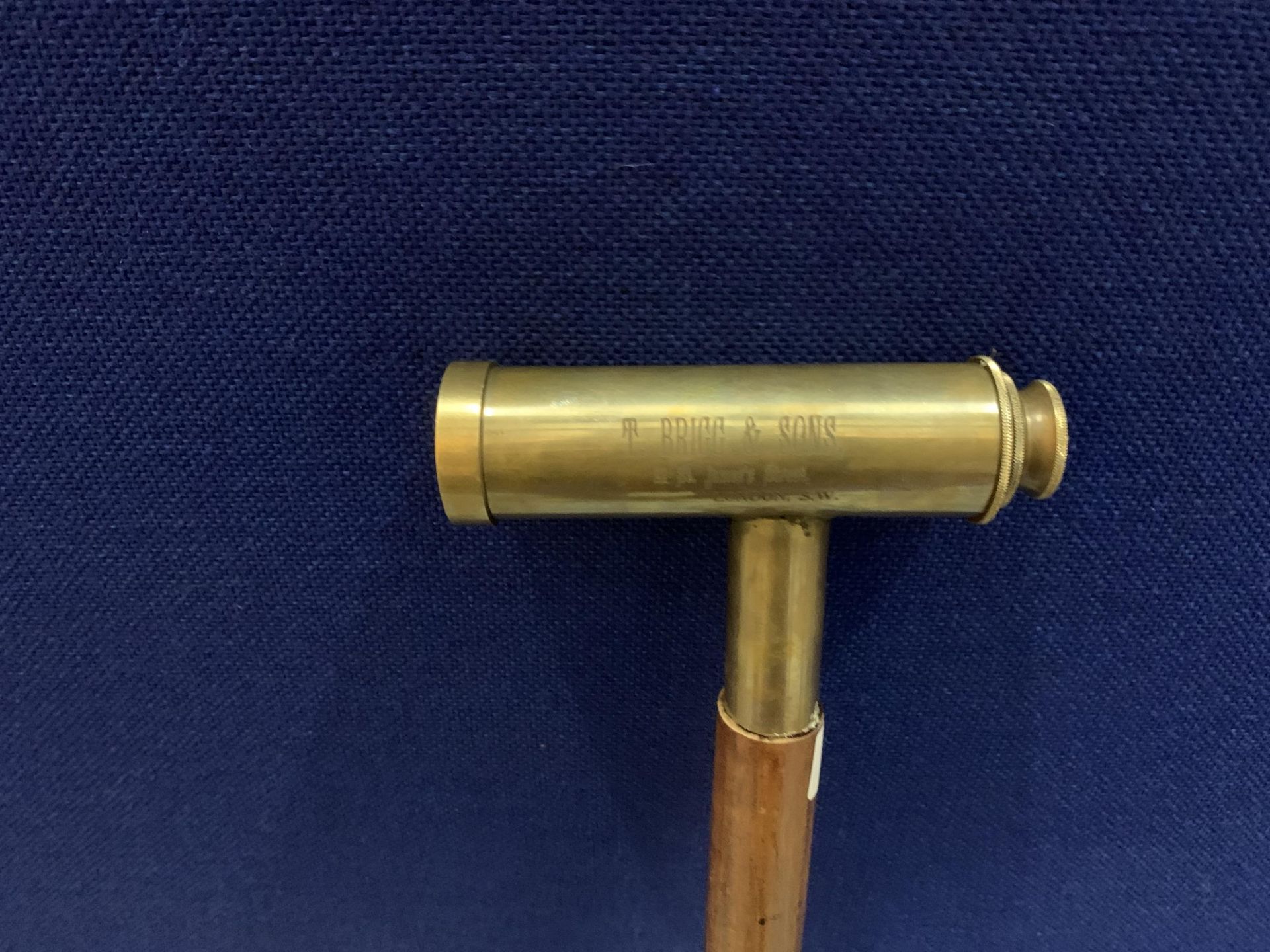 A WALKING STICK WITH A BRASS TELESCOPE HANDLE - Image 4 of 4