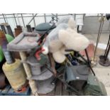 AN ASSORTMENT OF HOUSEHOLD CLEARANCE ITEMS