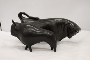 TWO BLACK CERAMIC BULLS, HEIGHTS 12CM AND 11CM, LENGTHS 26CM AND 17CM