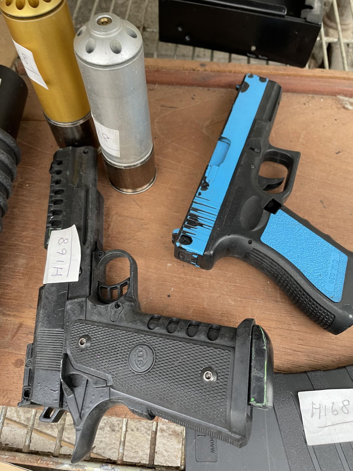 TWO HAND AIR PISTOLS AND ACCESSORIES - Image 2 of 3