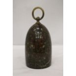 A VERY HEAVY STONE DOORSTOP WITH A BRASS HANDLE, BELIEVED TO BE MADE FROM CORNISH SERPENTINE FROM