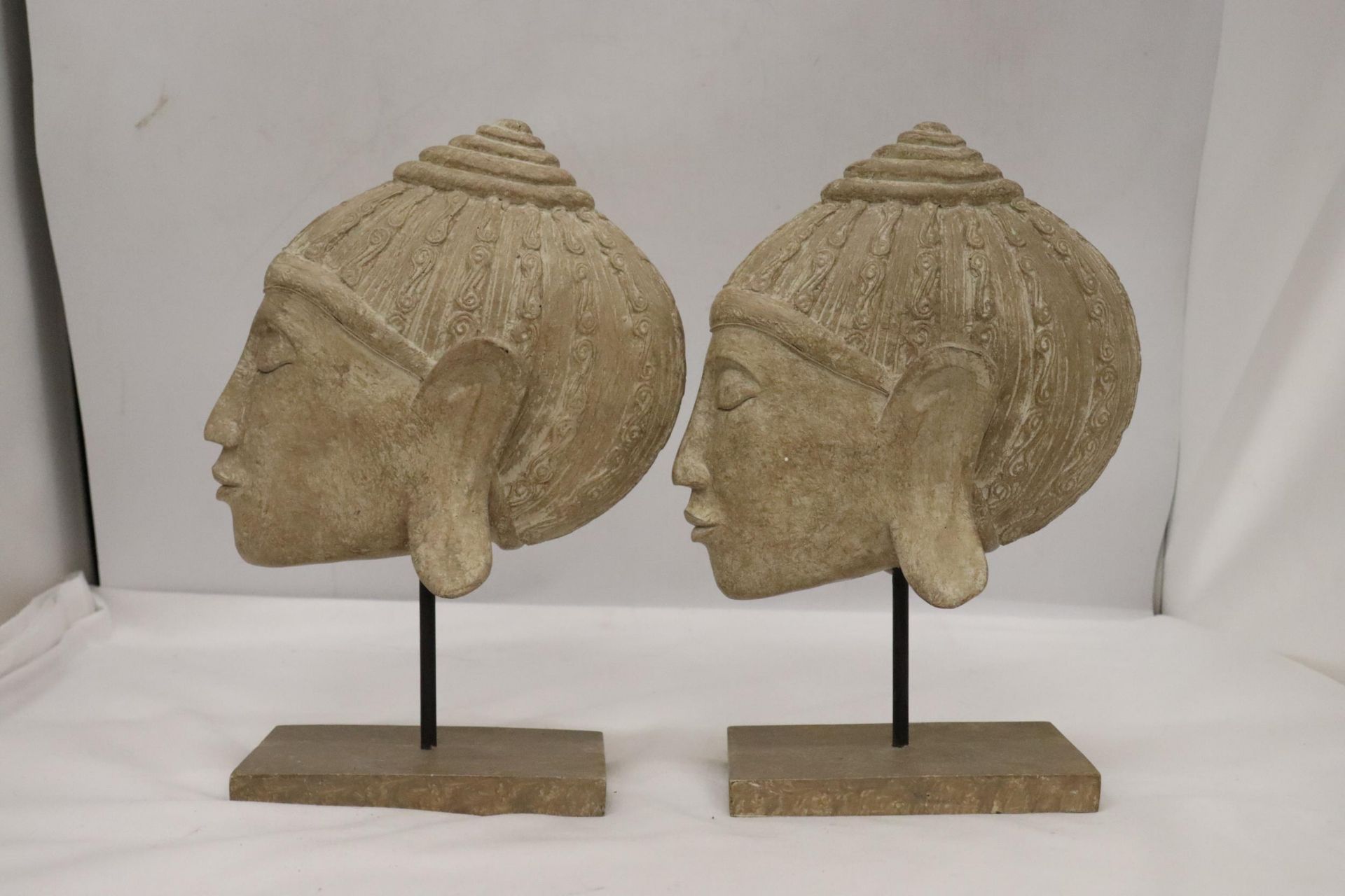 TWO BUDDAH HEADS ON STANDS, HEIGHT 27CM - Image 4 of 6