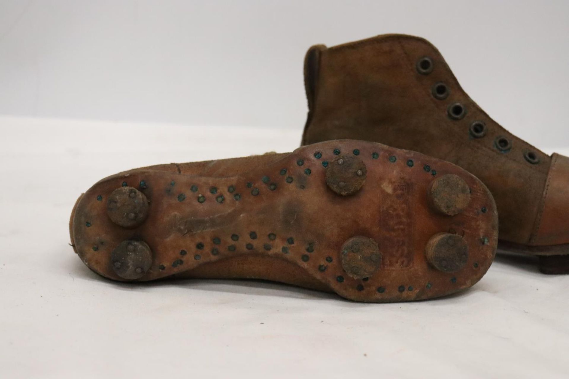 A PAIR OF VINTAGE FOOTBALL BOOTS - Image 2 of 4