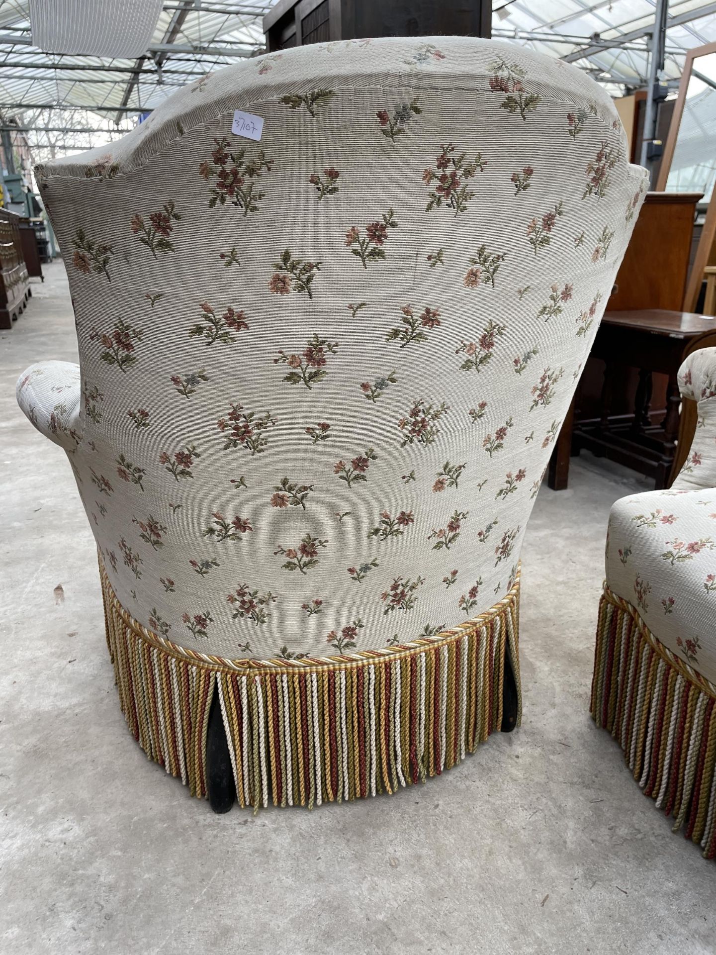 A PAIR OF LATE VICTORIAN SPRUNG AND UPHOLSTERED EASY CHAIRS - Image 3 of 4