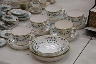 A QUANTITY OF COPELAND SPODE TEAWARE TO INCLUDE CUPS AND SAUCERS