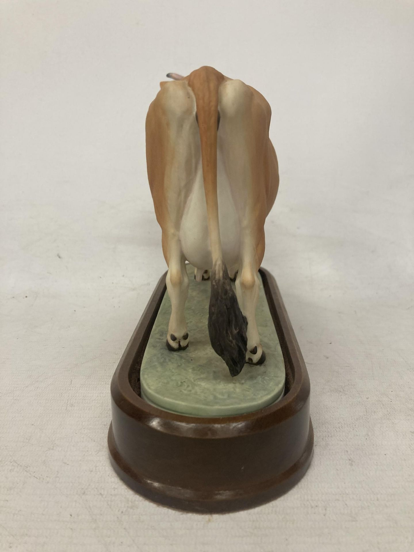 A ROYAL WORCESTER MODEL OF A JERSEY COW MODELLED BY DORIS LINDNER AND PRODUCED IN A LIMITED - Image 4 of 5