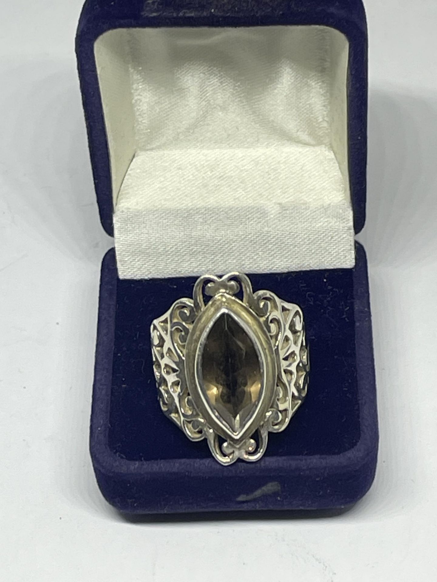 A SILVER DRESS RING WITH A SMOKEY STONE SIZE P/Q IN A PRESENTATION BOX
