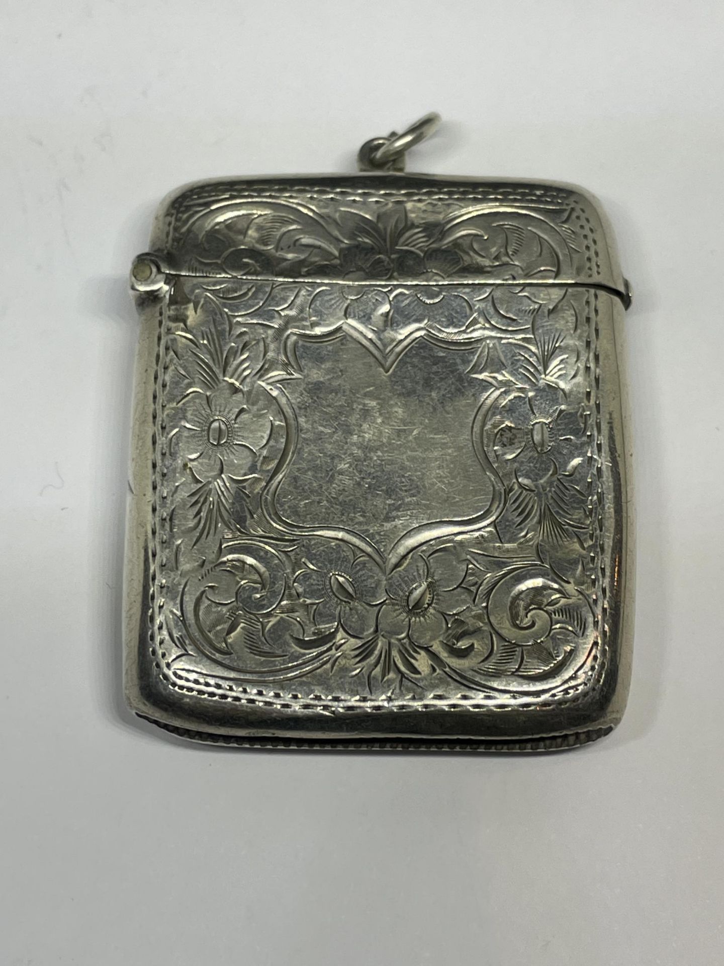 A HALLMARKED BIRMINGHAM SILVER VESTA CASE