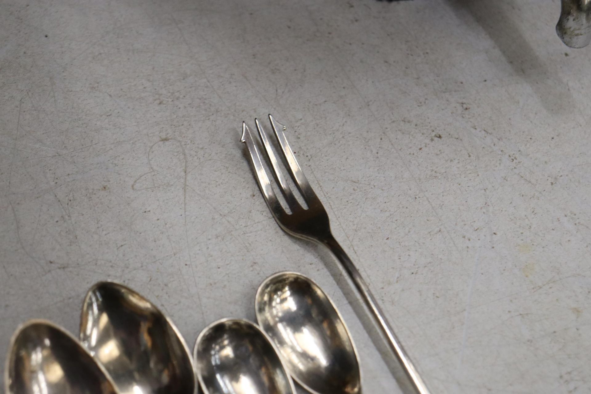 EIGHT HALLMARKED SILVER ITEMS TO INCLUDE SIX TEASPOONS AND TWO FORKS GROSS WEIGHT GROSS WEIGHT 153 - Image 7 of 7