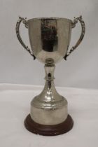 A LARGE SILVER PLATED TROPHY WITH THE INSCRIPTION 'FELSON CLASSIC', HEIGHT 31CM