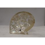 A MOTHER OF PEARL CARVING OF AN ASIAN SCENE, HEIGHT 18CM