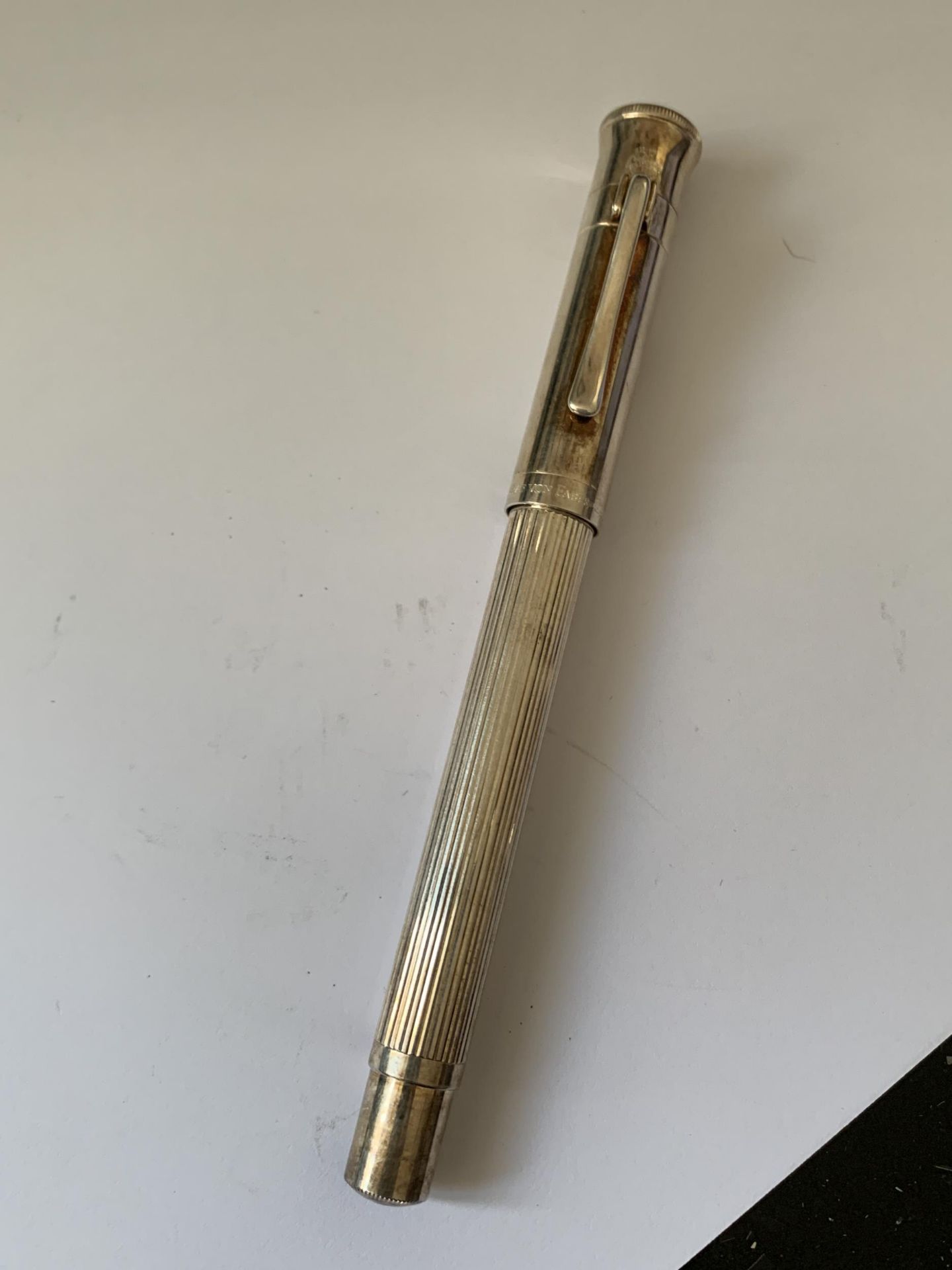 A GRAF VON FABER CASTELL FOUNTAIN PEN WITH AN 18 CARAT GOLD M NIB