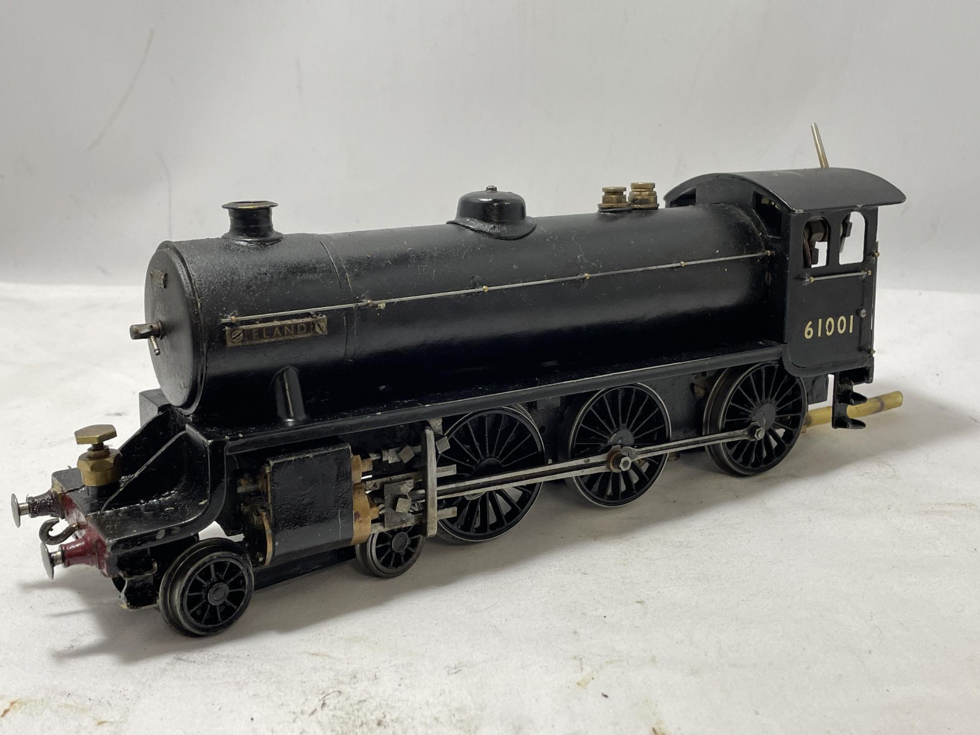 A SCRATCH BUILT LIVE STEAM 30 MM GAUGE 4-6-0 MODEL RAILWAY LOCOMOTIVE "ELAND" NUMBER 61001 IN