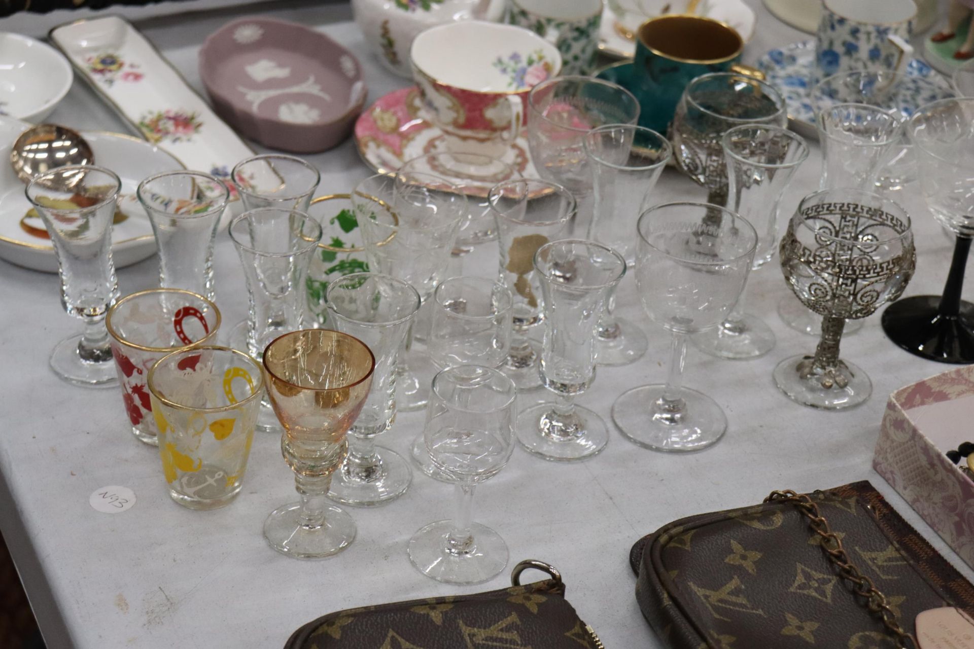 A QUANTITY OF GLASSES TO INCLUDE SHERRY, SHOT GLASSES, ETC - Image 3 of 10