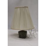 A TABLE LAMP WITH A POSSIBLY GRANITE BASE AND SHADE, HEIGHT 32CM