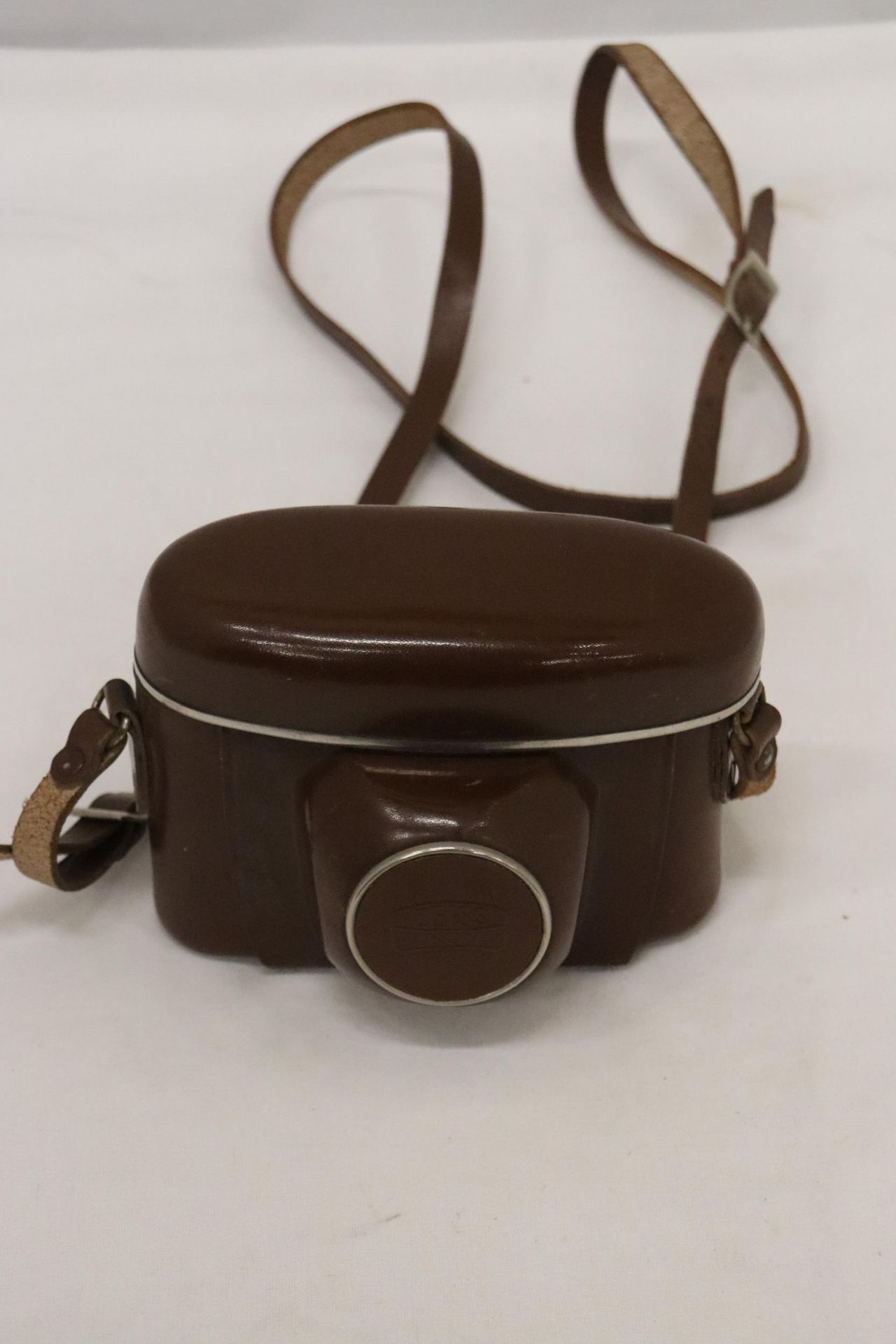 A VINTAGE ZEISS IKON, CONTINA, CAMERA IN A LEATHER CASE, BOXED - Image 2 of 8