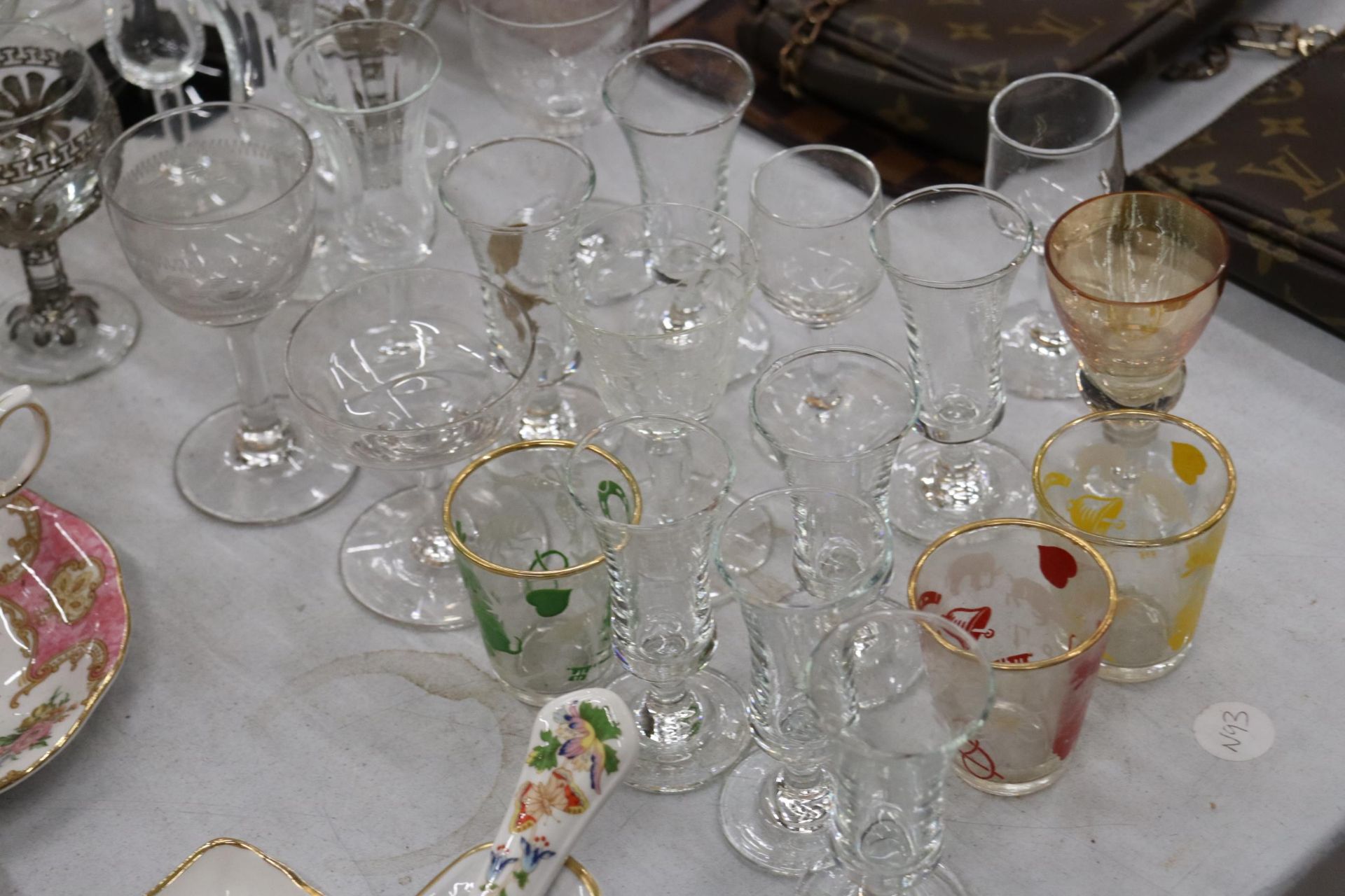 A QUANTITY OF GLASSES TO INCLUDE SHERRY, SHOT GLASSES, ETC - Image 5 of 10