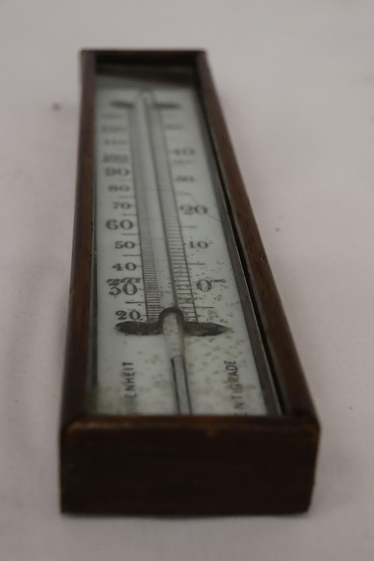 A VINTAGE WALL HANGING THERMOMETER WITH WOODEN CASING - Image 3 of 4